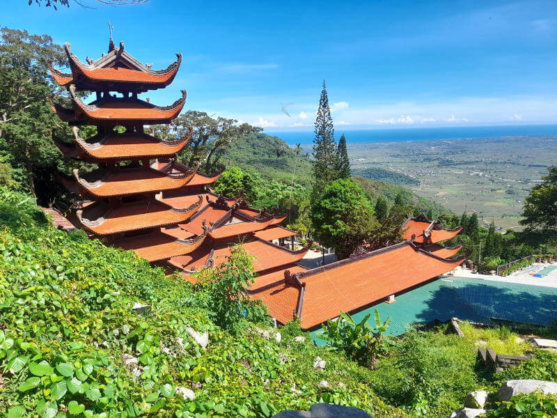 nui-ta-cu-mui-ne-hoa-minh-vao-thien-nhien.jpg