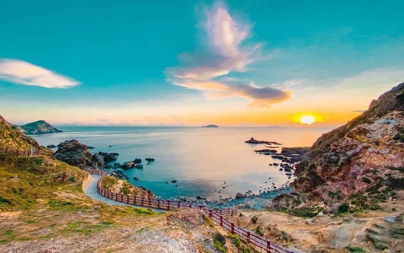 top-10-dia-diem-du-lich-co-view-dep-va-hap-dan-tha-ho-check-in-tai-quy-nhon-202106151431049339.jpg