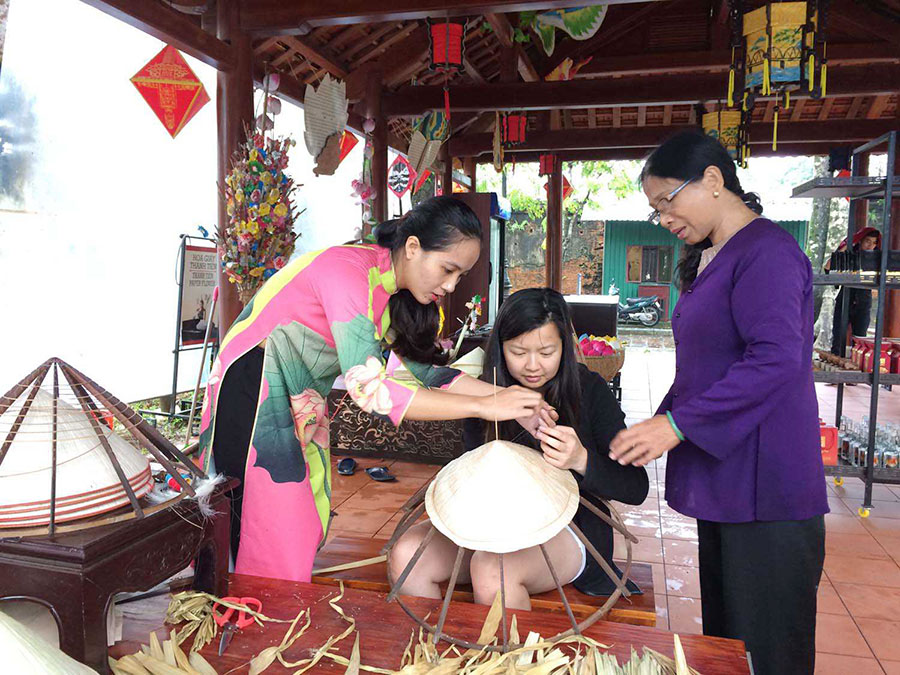 trai-nghiem-cua-du-khach-tai-lang-non.jpg
