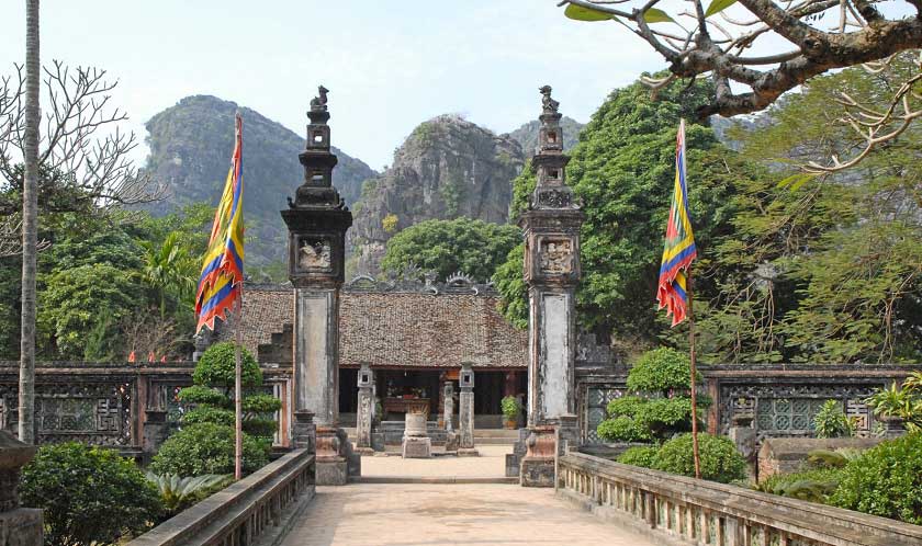 den-vua-dinh-le.jpg