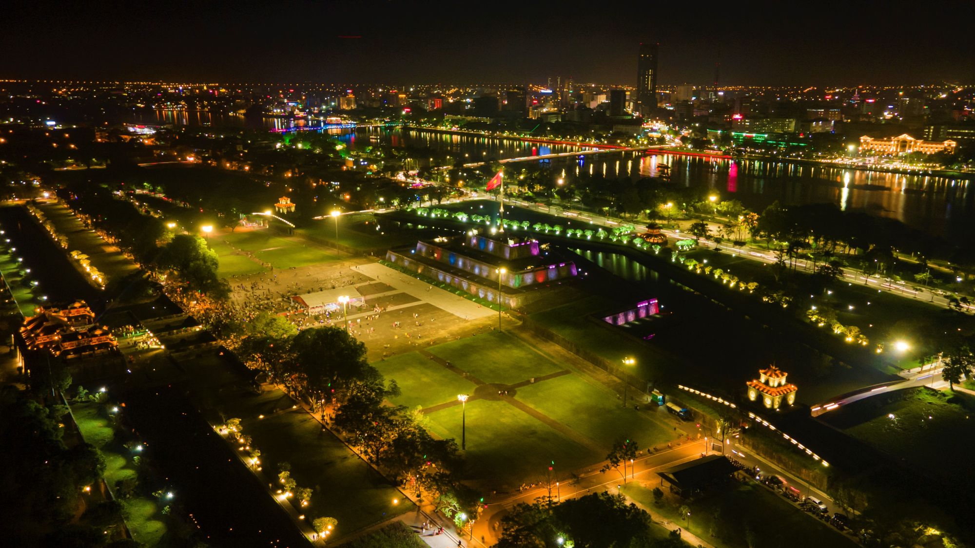 pho-dem-hoang-thanh-hue-ivivu-10.jpg