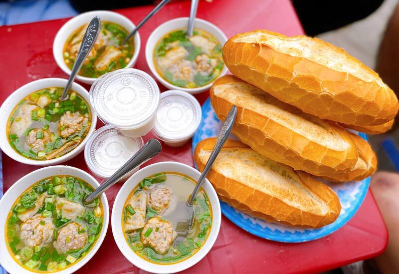 Banh-mi-xiu-mai-da-lat-2.jpg