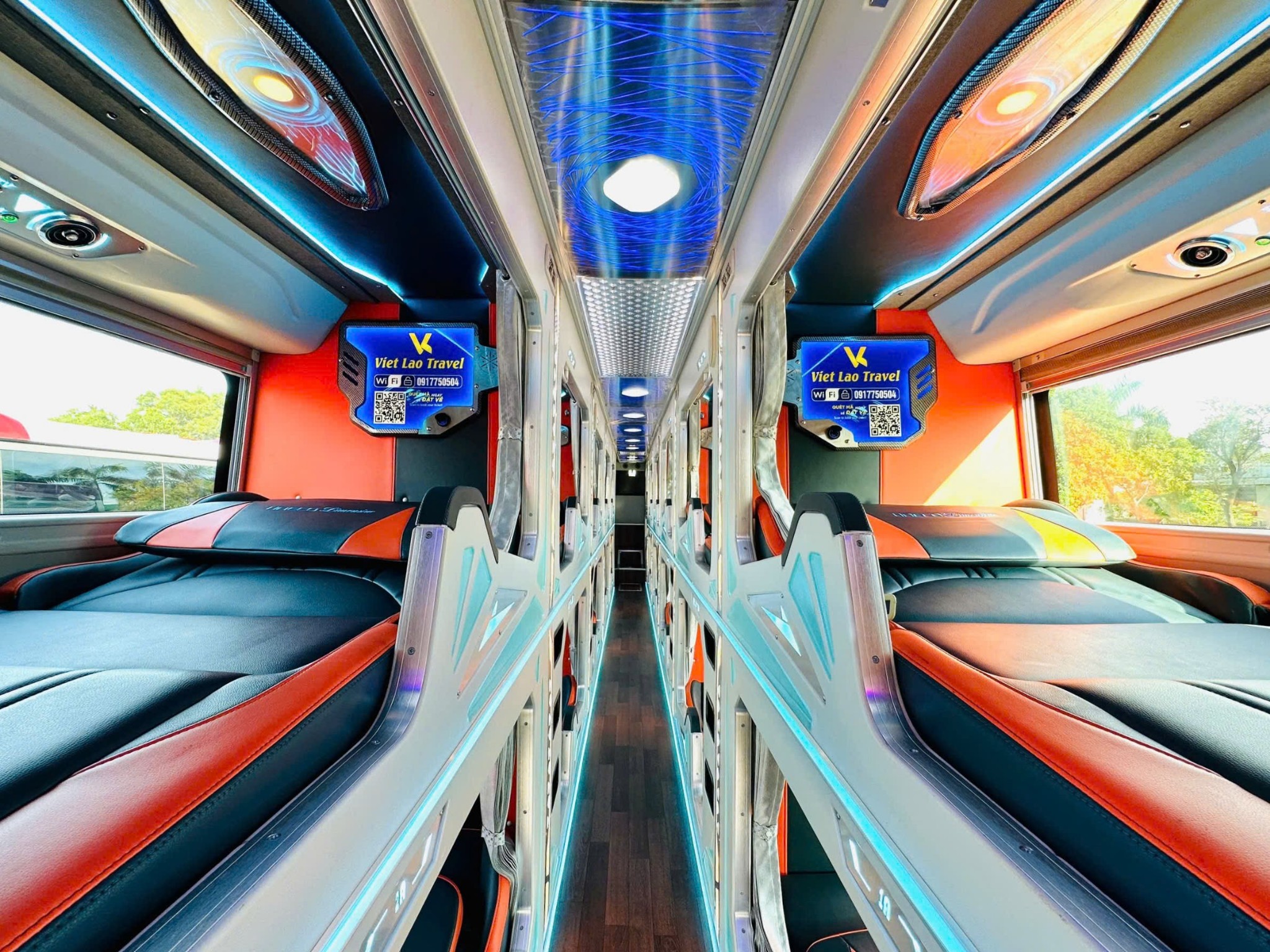 bus_image_under_1MB.jpg