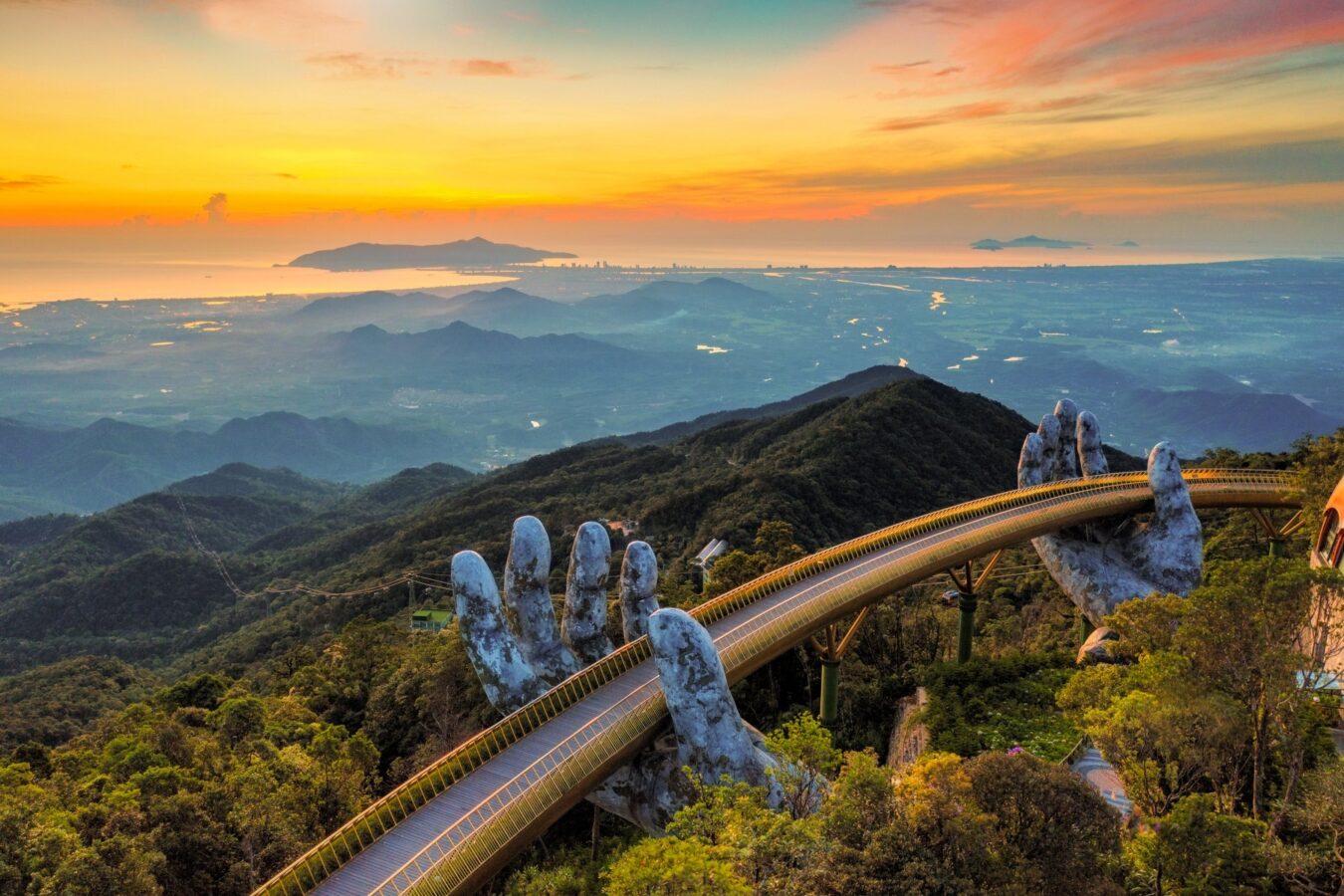 cau-vang-bieu-tuong-thanh-pho-da-nang.jpg