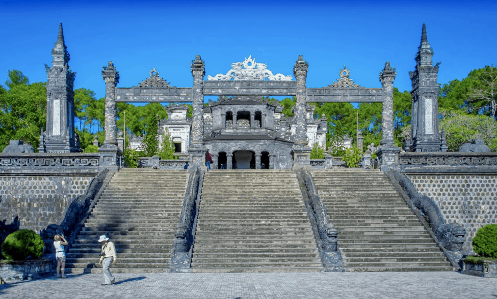 lang-khai-dinh-hue.png